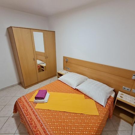 Apartmani Smiljanic Starigrad Paklenica Phòng bức ảnh