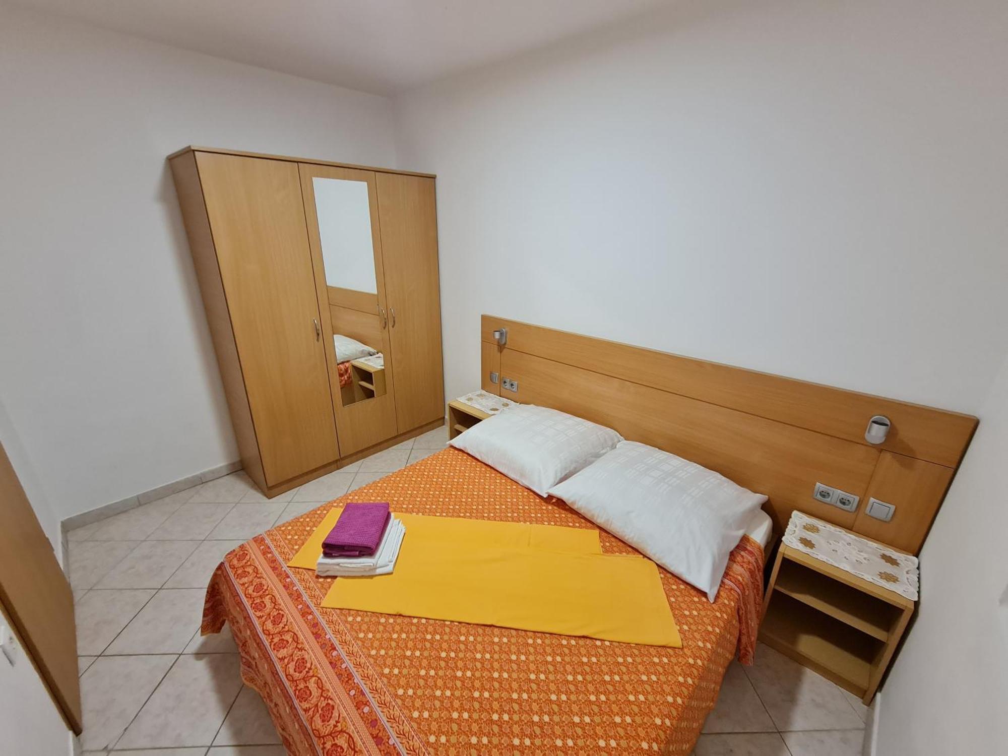 Apartmani Smiljanic Starigrad Paklenica Phòng bức ảnh