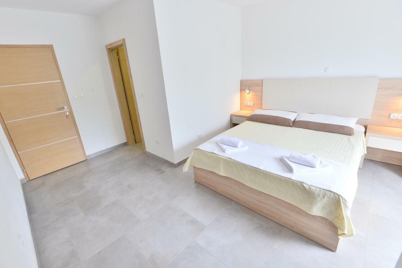 Apartmani Smiljanic Starigrad Paklenica Ngoại thất bức ảnh