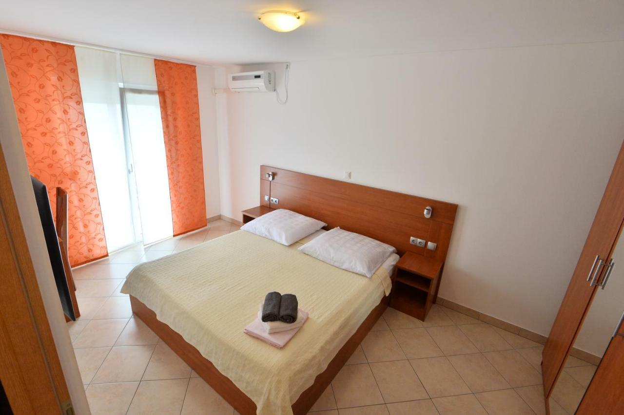Apartmani Smiljanic Starigrad Paklenica Ngoại thất bức ảnh
